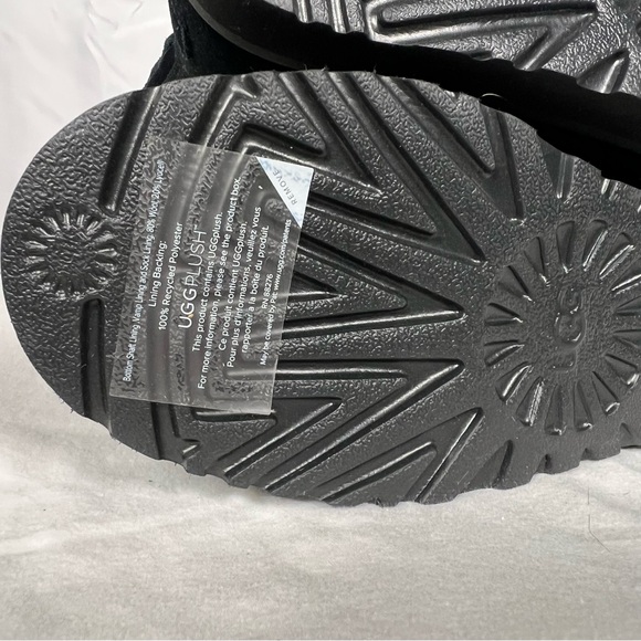 NWT/NWOB UGG black classic short Logo zip-up boots. - Picture 6 of 9